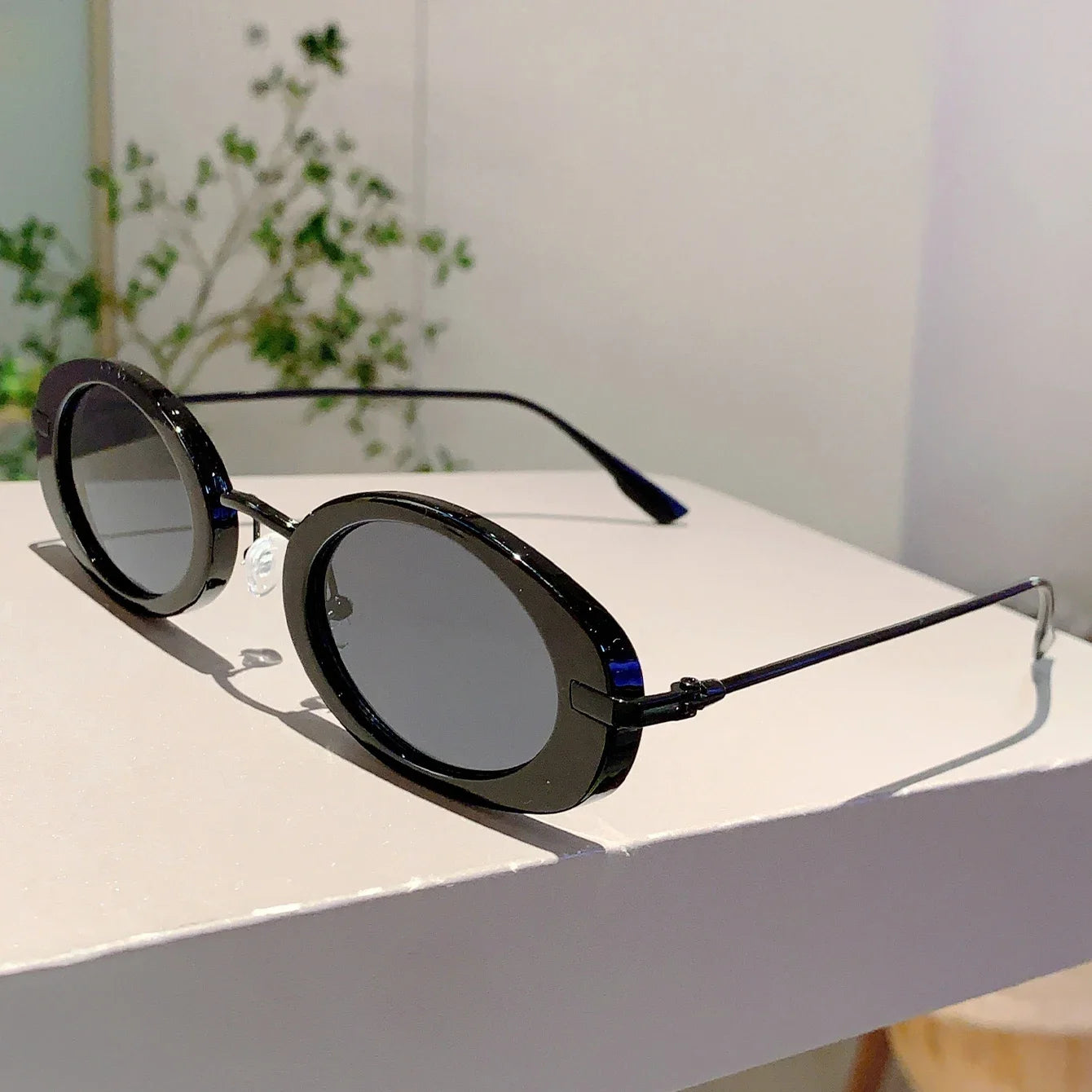 Small Oval Frame Retro Sunglasses Luxury Metal Designer Shades Women's Trendy Fashion Brand Leopard Beach Sun Glasses for Lady