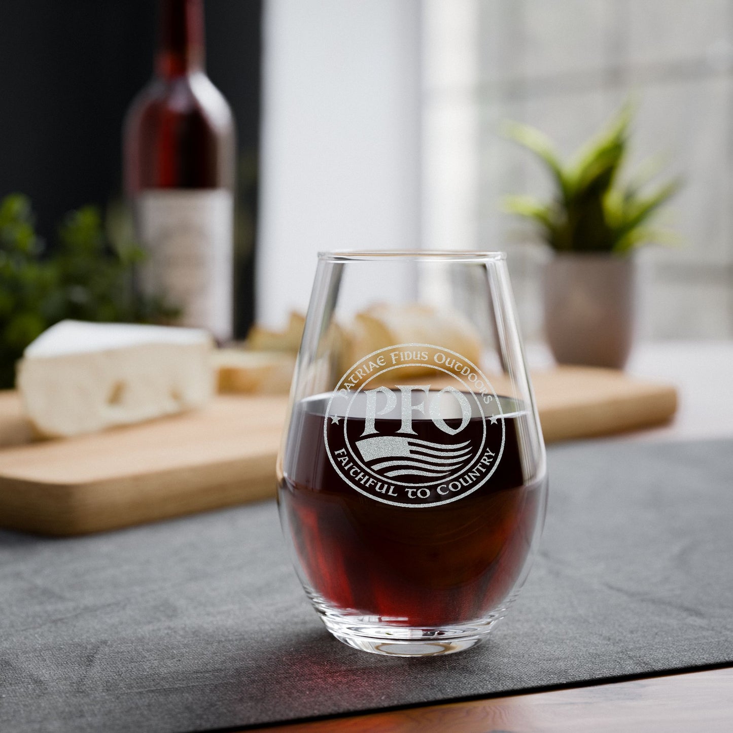 Engraved Stemless Wine Glass — 11.5 oz Personalized Toasting Glass