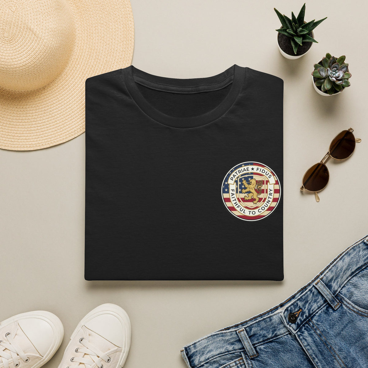 Patriotic Lion Crest T-Shirt — Faithful to Country Retro US Flag Tee